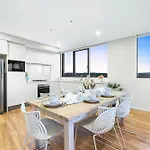 Ruby - 3 Bedroom Family Apartment With Views!